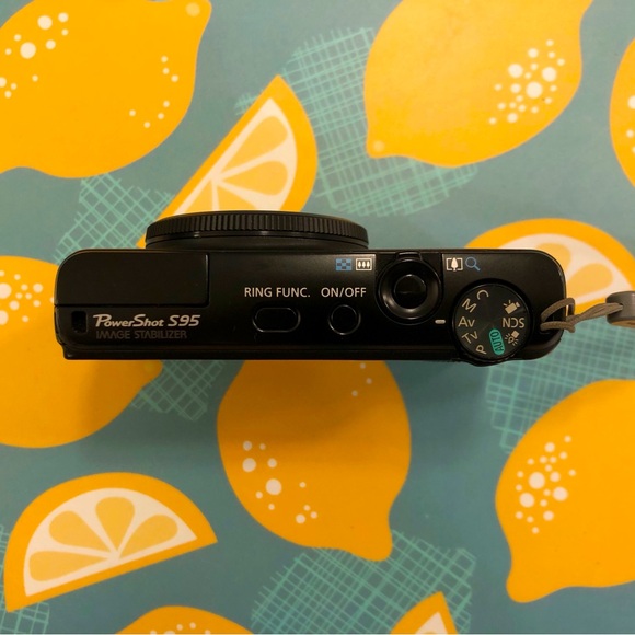 Canon S95 - Picture 4 of 11